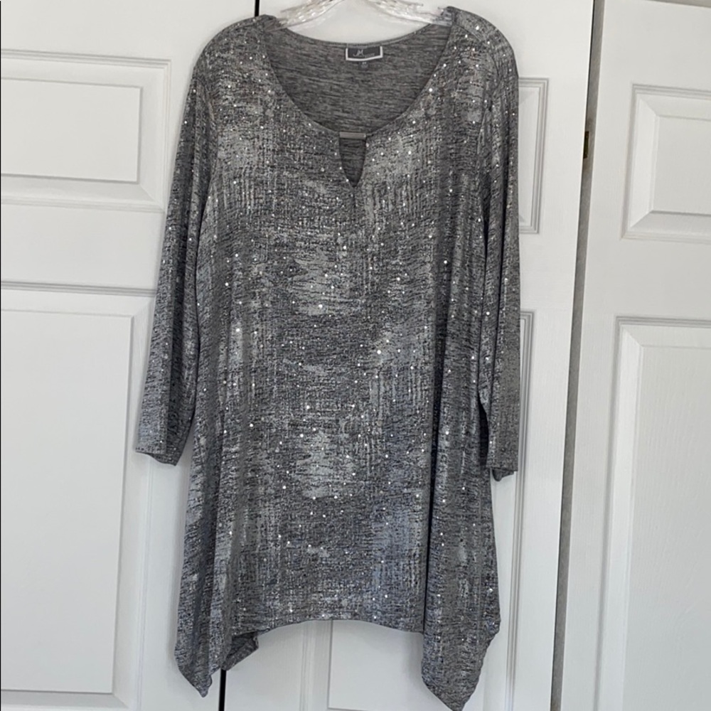 JM collection woman silver top